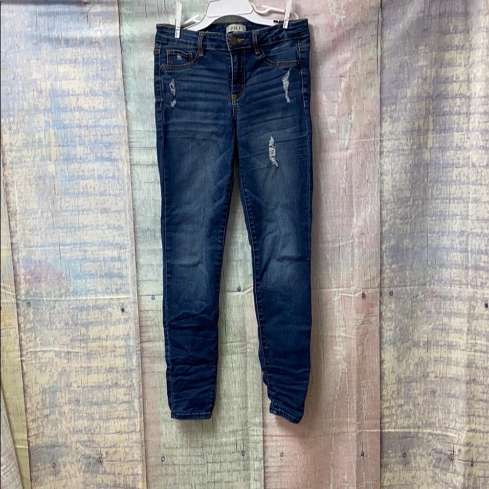 In excellent condition woman’s (juniors) Jolt jeans. size 3.